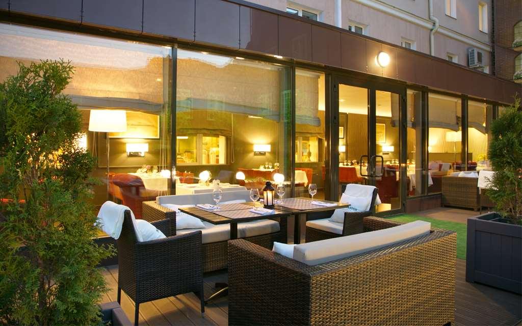 喀山市中心希尔顿逸林酒店 餐厅 照片
